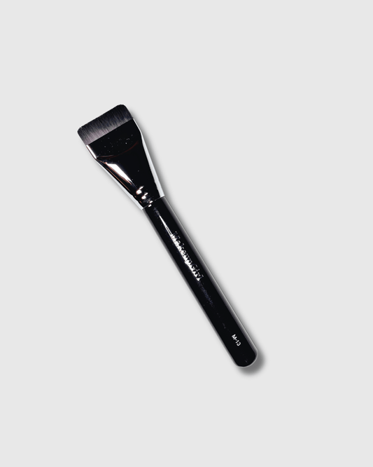 Flat Foundation Brush M13 - Nüwa BeautyMakeup girl