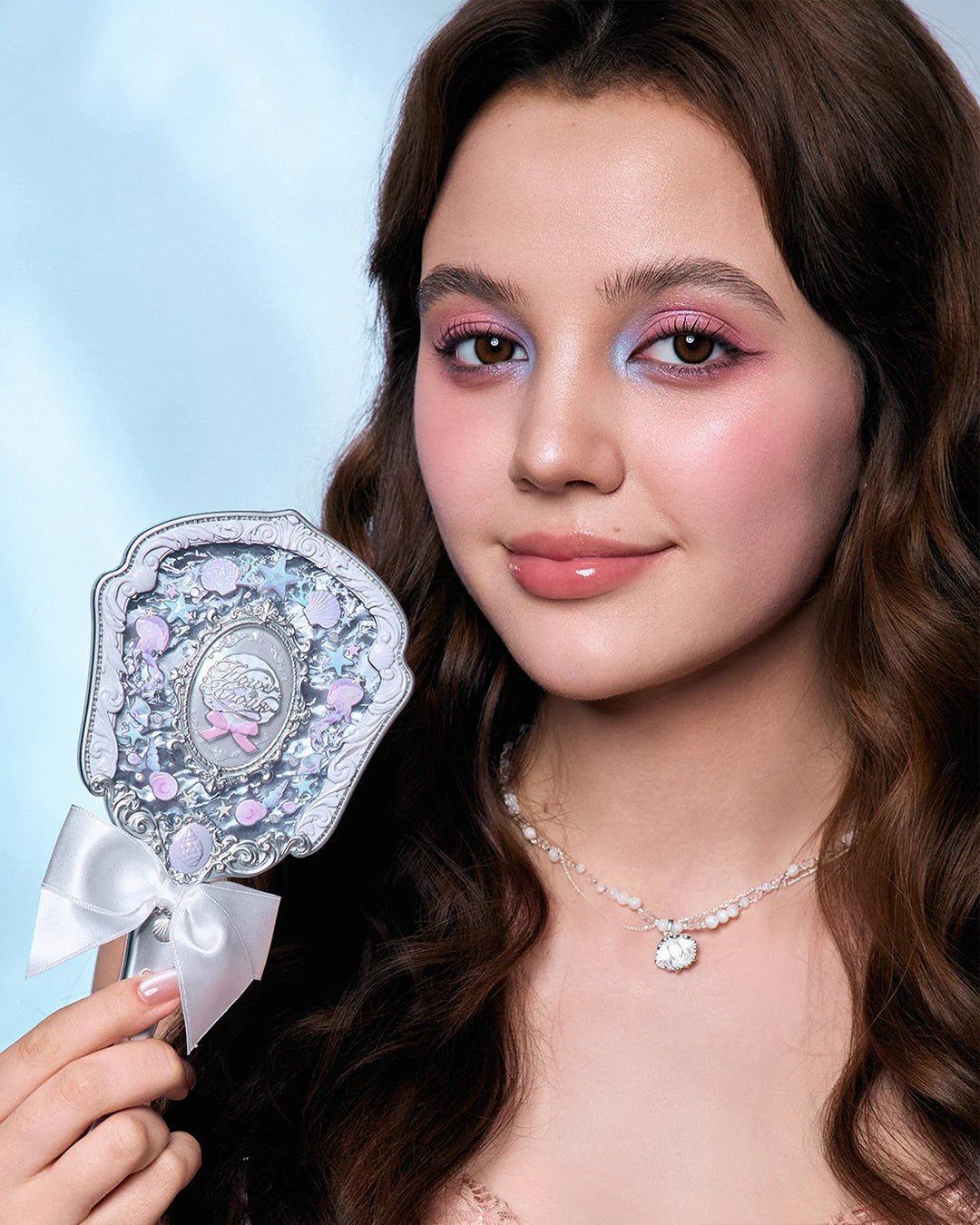 Shell's Jewel Hand Mirror Pearly White - Nüwa BeautyFlower Knows